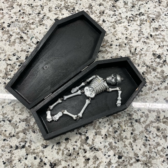 Halloween decoration, coffin with skeleton - Picture 2 of 5